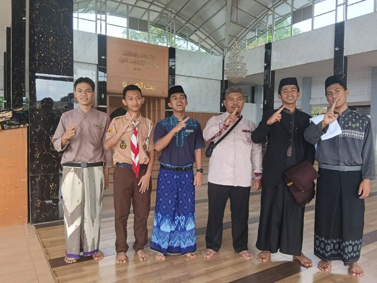 Pimpinan Pondok Pesantren Al Hilal 1 Cililin Mengunjungi Santri Pesantren Al Hilal di Pondok Pesantren Baitul Hidayah