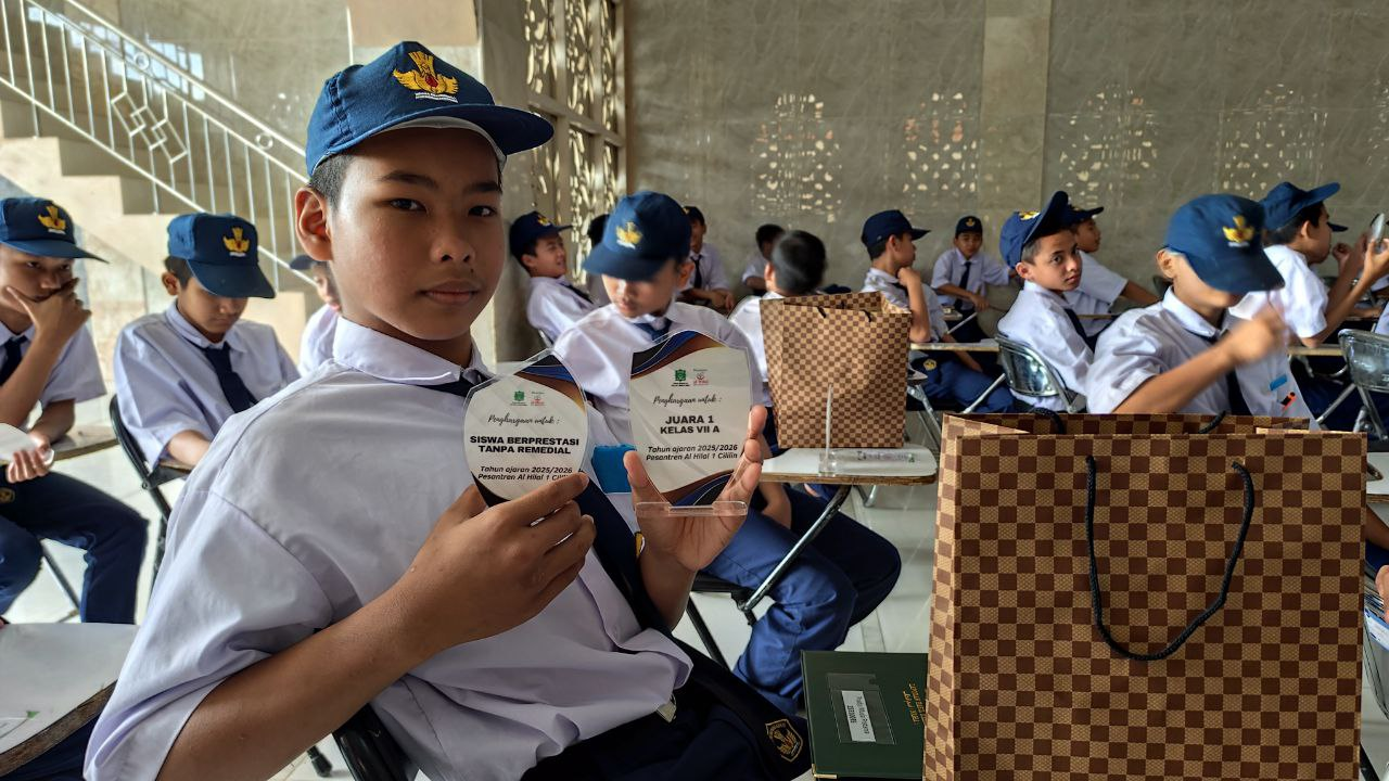 Pembagian Rapor Akhir Semester Ganjil Santri SMP Pesantren Al Hilal Cililin Usai Dilaksanakan