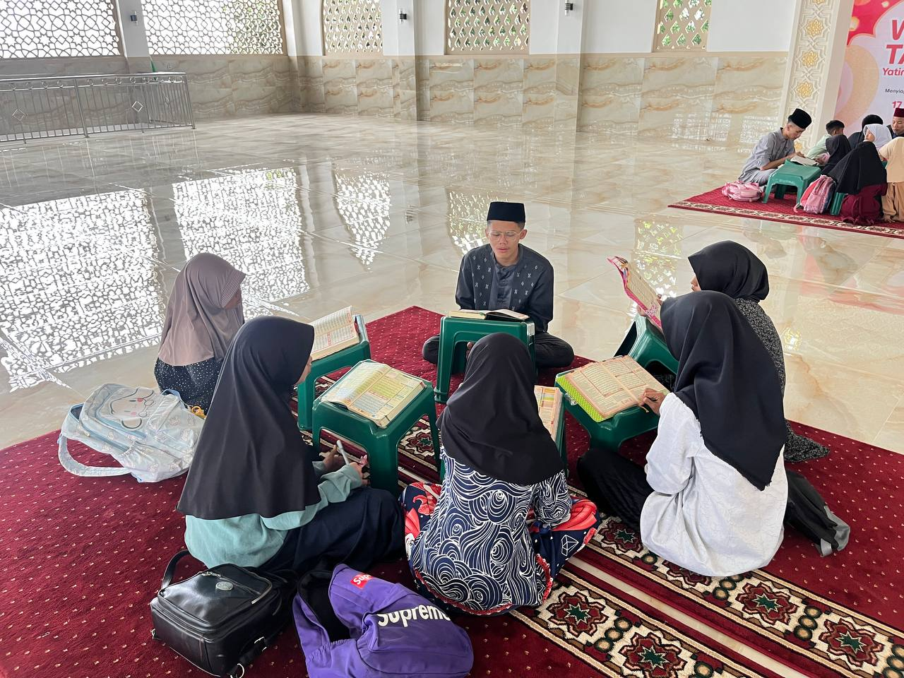 Tanamkan Cinta Al-Qur’an Sejak Dini Lewat Pesantren Qur’an
