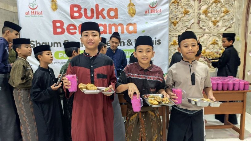 Ungkapan Bahagia Fattan, Santri Penghafal Quran Pesantren Al Hilal 1 Cililin dalam Buka Puasa Sunnah Senin di Masjid Marwah