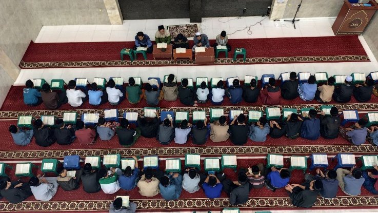 Rutinitas Malam Jumat! Tawasul, Yasinan, dan Doa Bersama Kembali Dilantunkan Santri Yatim Penghafal Quran Pesantren Al Hilal