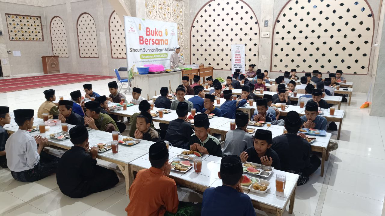 Buka Puasa Sunnah Kamis Warnai Kebersamaan Santri Pesantren Al Hilal