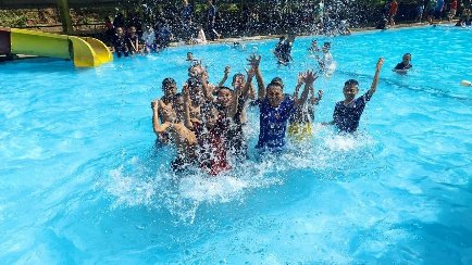 Munggahan Ceria, Berenang Bersama Santri Yatim Penghafal Quran Pesantren Al Hilal 1 Cililin