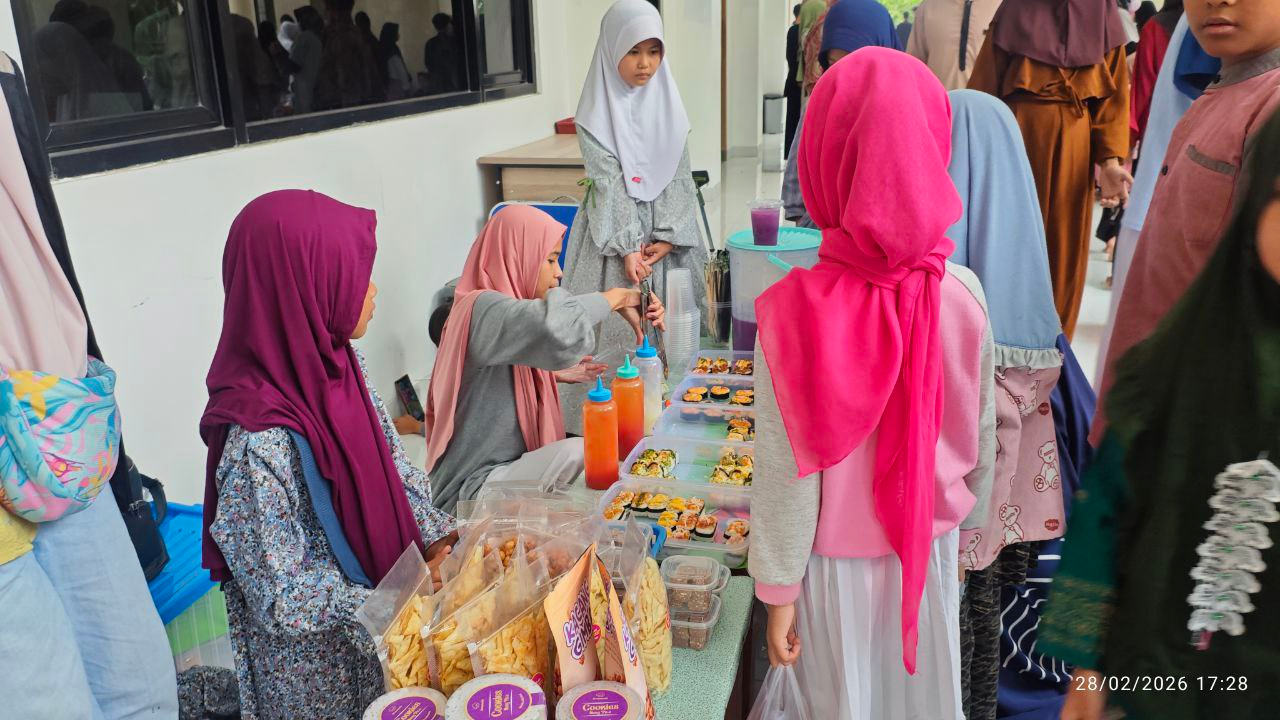 Pasar Ramadhan Pesantren Al Hilal, Dukung UMKM Warga Sekitar