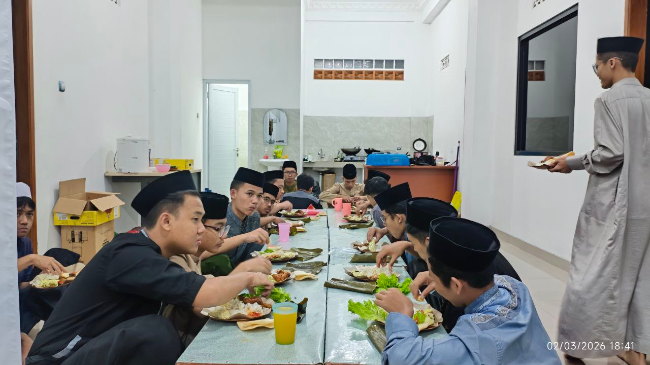 Hari Ke-13 Ramadhan, Kehangatan Sahur Santri Pesantren Al Hilal 1 Cililin dan Al Hilal 2 Cibiru