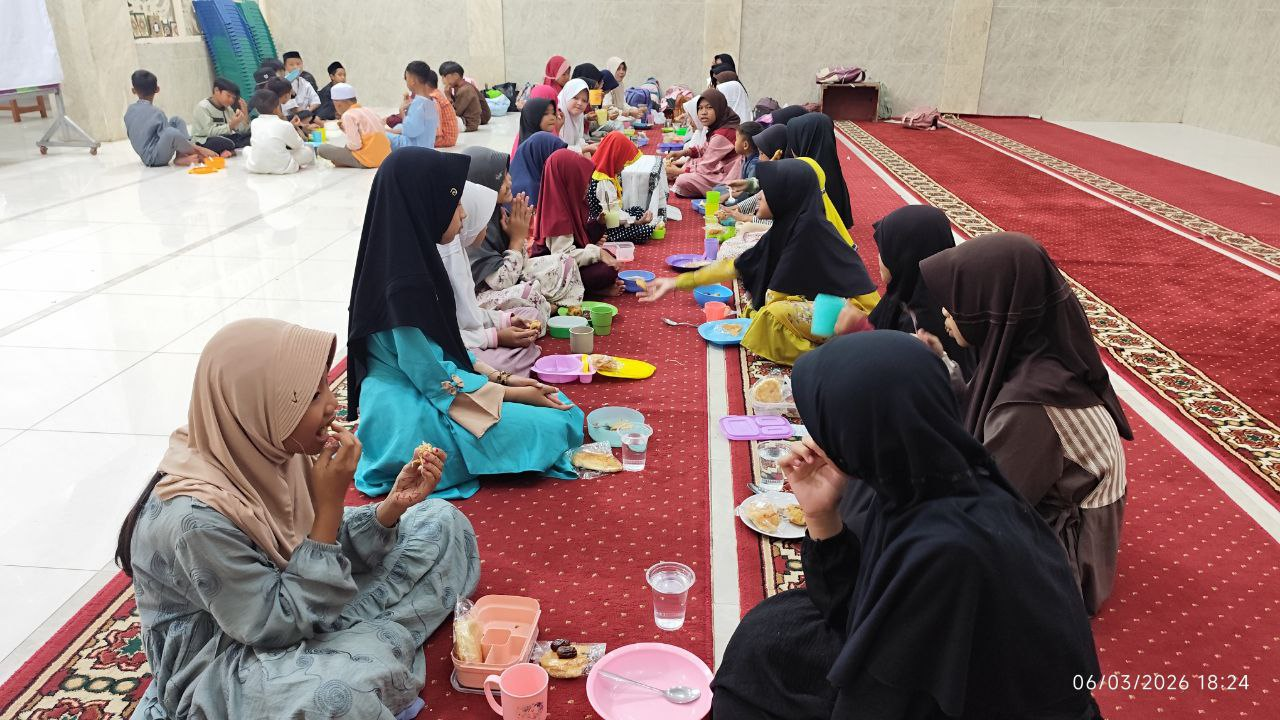 Buka Puasa Akbar di Pesantren Al Hilal 1 Cililin, 120 Porsi Hidangan Penuh Kebersamaan dan Kebahagiaan