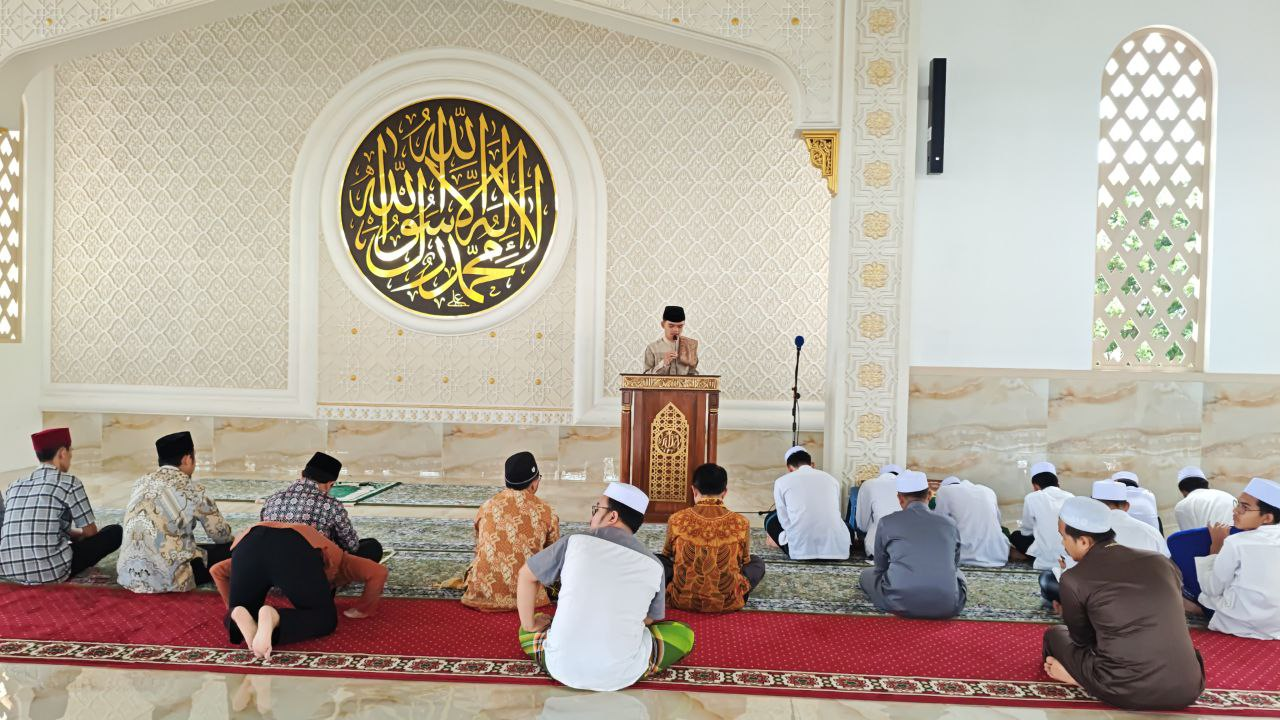 Sholat Jumat Ketiga Ramadhan di Masjid Pesantren Al Hilal Cibiru, Angkat Tema Peran Pesantren sebagai Pusat Dakwah