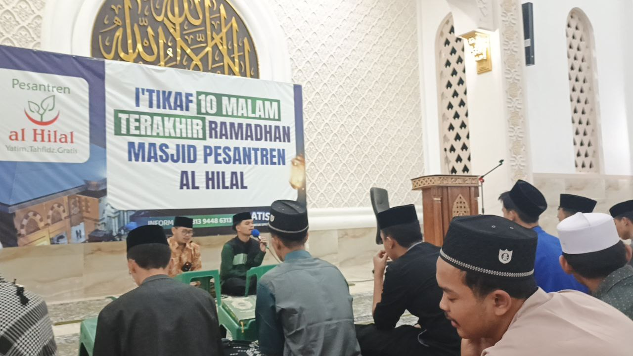 Khidmatnya Dzikir dan Istighosah I’tikaf di Masjid Pesantren Al Hilal Cibiru Hingga Santap Sahur Bersama