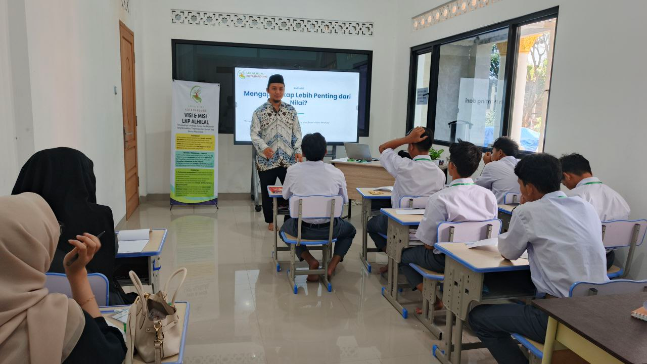 Pelatihan Hari Pertama Berbasis Kompetensi Kerja,1 Bekal Etika Profesi dan K3 bagi Santri Yatim Penghafal Qur’an
