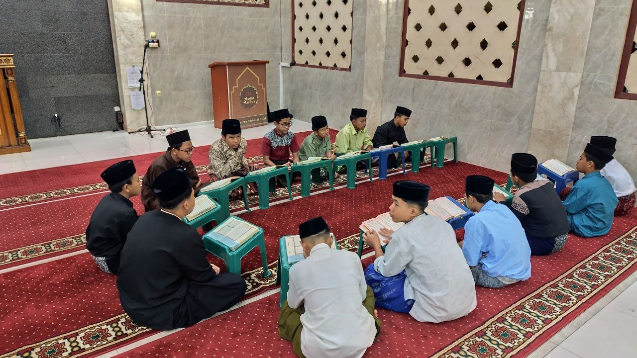 Halaqah Tahfizh Malam di Pesantren Al Hilal 1 Cililin, Kuatkan Hafalan, Memperindah Bacaan