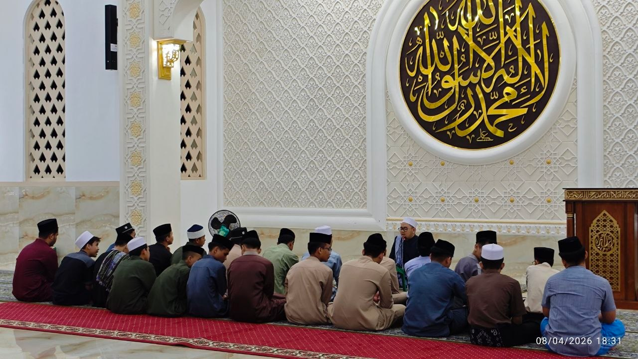 Ngaji Bersama Usai Sholat Maghrib di Pesantren Al Hilal 2 Cibiru, Menguatkan Bacaan dan Mendekatkan Hati dengan Al-Qur’an