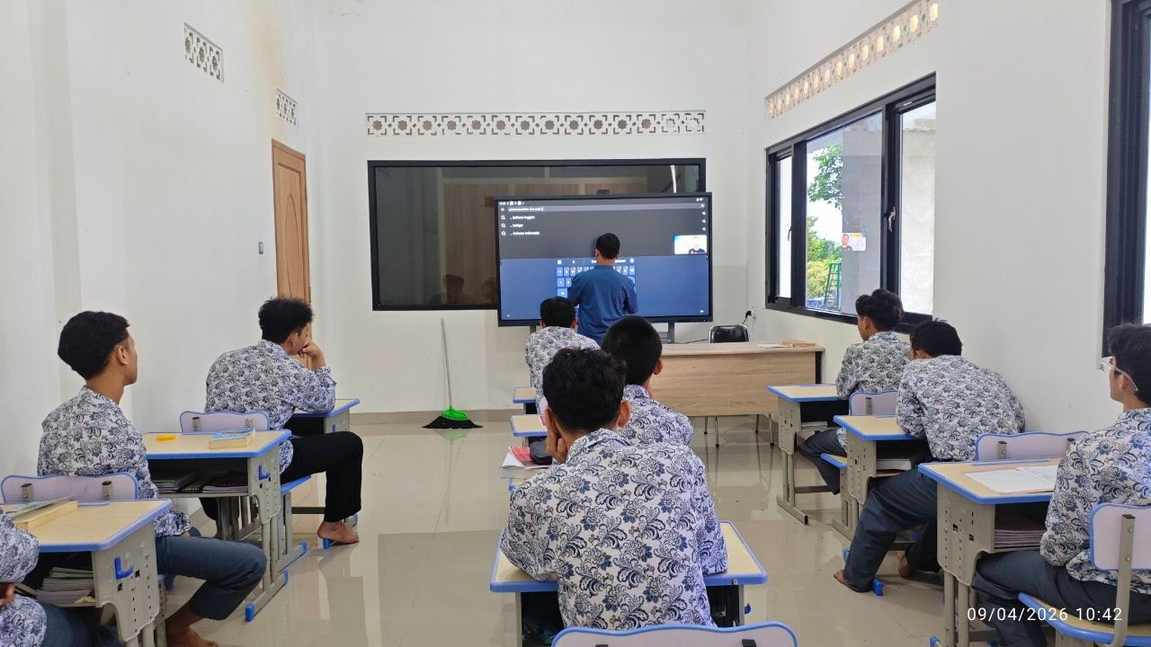 Pembelajaran Grammar dan Bahasa Inggris di Pesantren Al Hilal 2 Cibiru