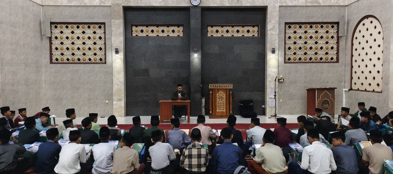 Kajian Kitab Nashoihul Ibad di Pesantren Al Hilal 1 Cililin, Menanamkan Akhlak Mulia Sejak Dini