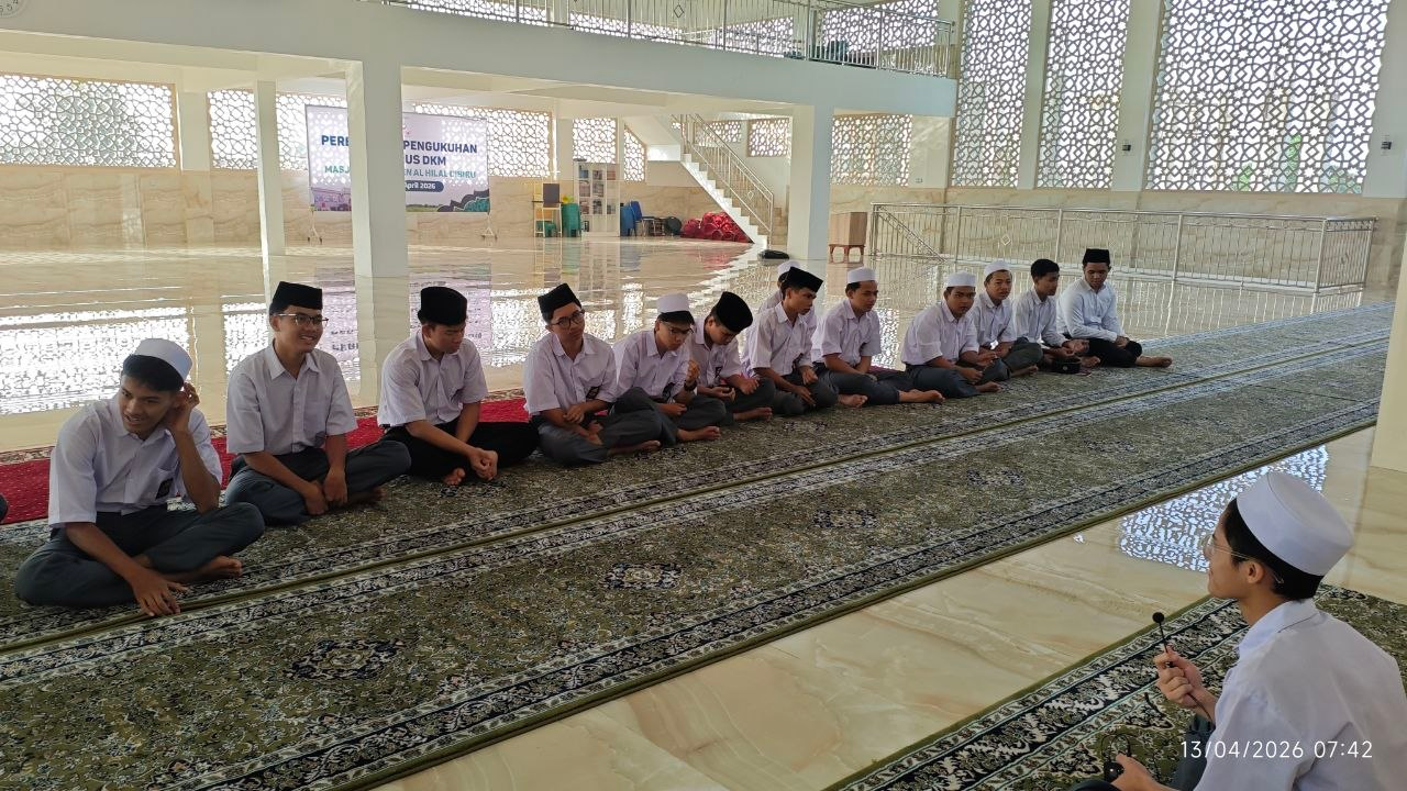 Shalat Dhuha dan Doa Bersama, Awali Hari Sebelum KBM dengan Kebaikan di Pesantren Al Hilal 2 Cibiru