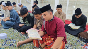 Tilawah Usai Sholat Subuh, Awali Hari dengan Murojaah Al Qur’an di Pesantren Al Hilal 2 Cibiru