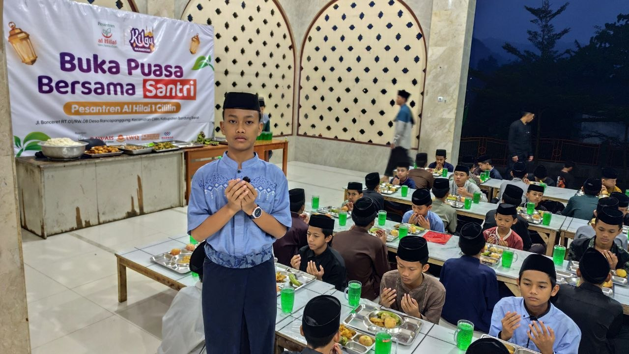Kamis Penuh Keberkahan di Pesantren Al Hilal, Buka Puasa Sunnah, Pengajian, dan Doa Bersama