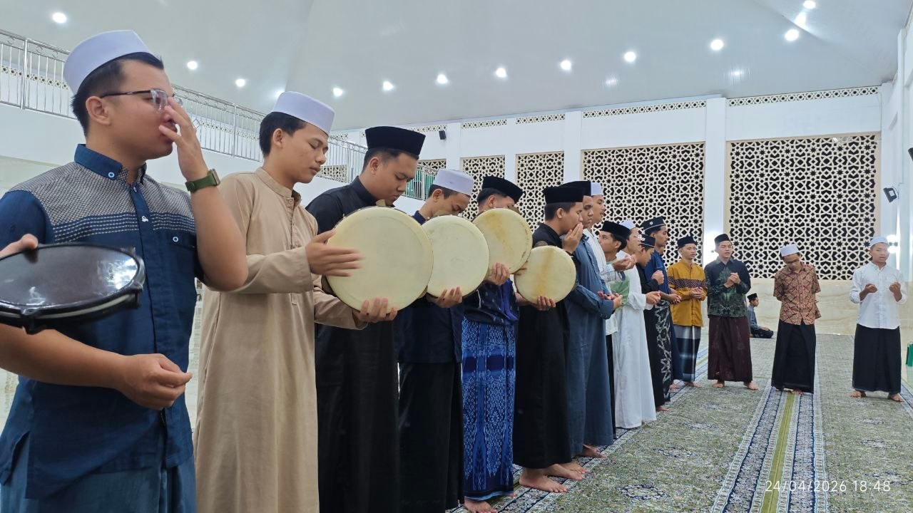Syiar Cinta Rasul, Santri Pesantren Al Hilal Rutin Maulid Al Barzanji dan Mahallul Qiyam