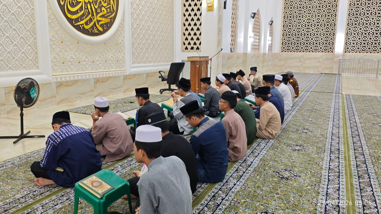 Istiqomah di Waktu Subuh, Santri Al Hilal Cibiru Lantunkan Asmaul Husna dan Tilawah Al-Qur’an