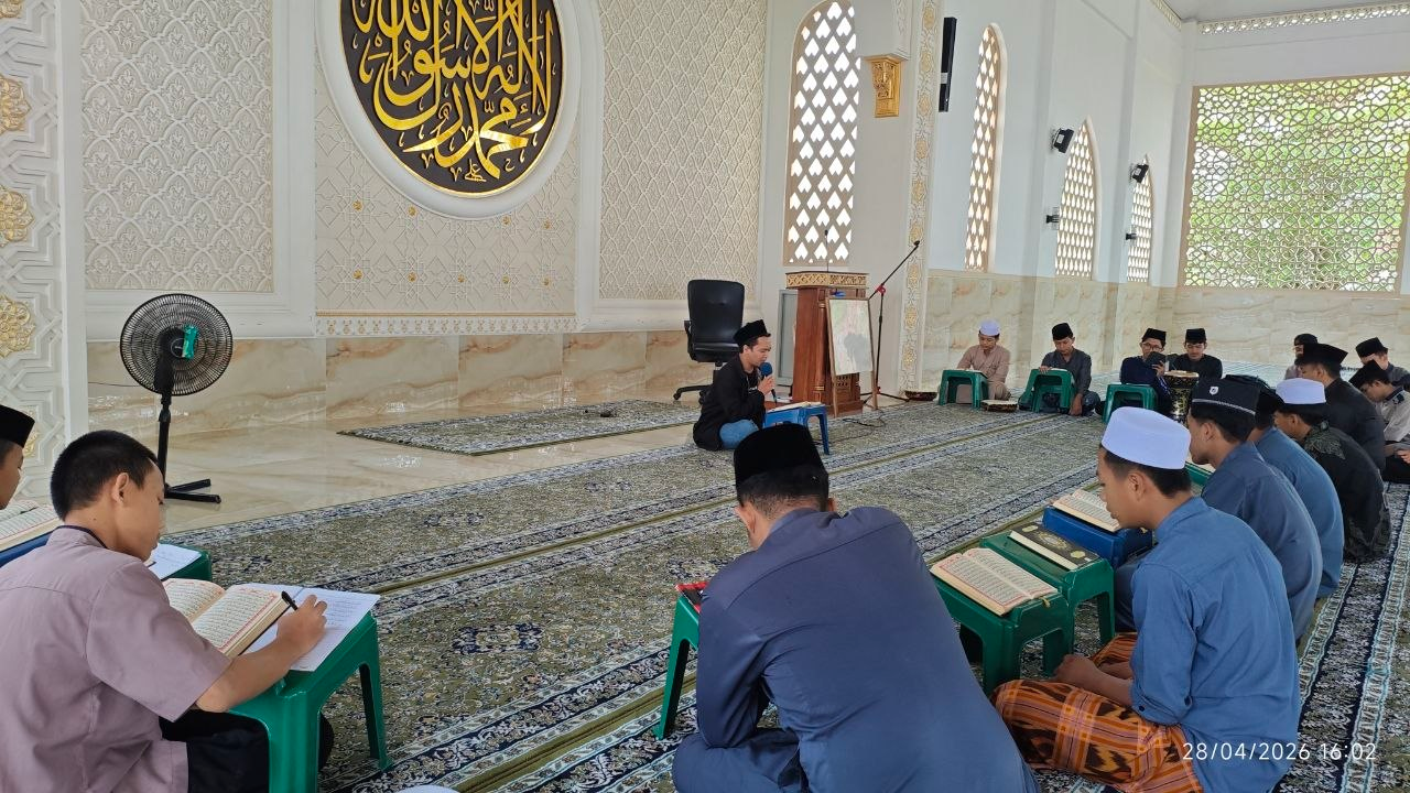 Mengasah Keindahan Bacaan Al-Qur’an, Santri Al Hilal Cibiru Ikuti Latihan Qori