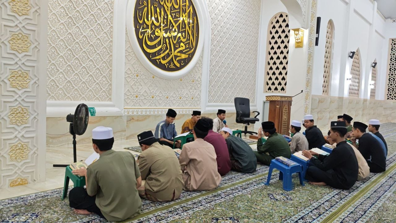 Buka Puasa Sunnah Kamis dan Yasinan di Masjid Pesantren Al Hilal 2 Cibiru