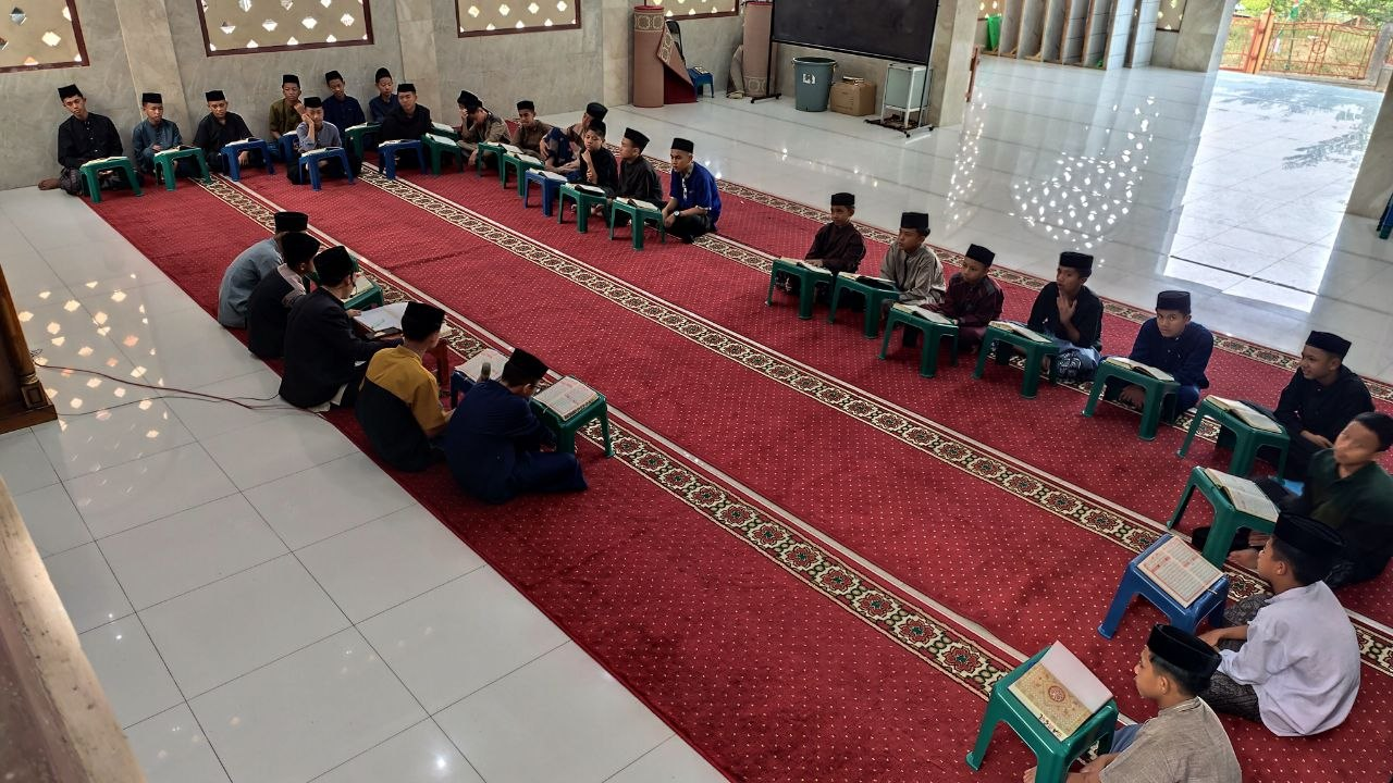 Pesantren al Hilal - Yatim, Tahfidz, Gratis