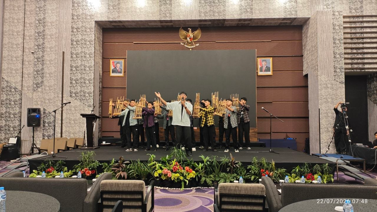 Membanggakan, Santri Pesantren Al Hilal Tampilkan Pertunjukan Angklung di Waqf Leader Summit 2026