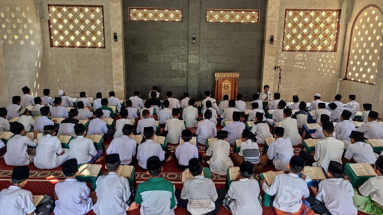Santri Pesantren Al Hilal 1 Cililin Istiqamah Tilawah Surat Ar-Rahman dan Al-Waqi'ah, Menjaga Kedekatan dengan Al-Qur'an