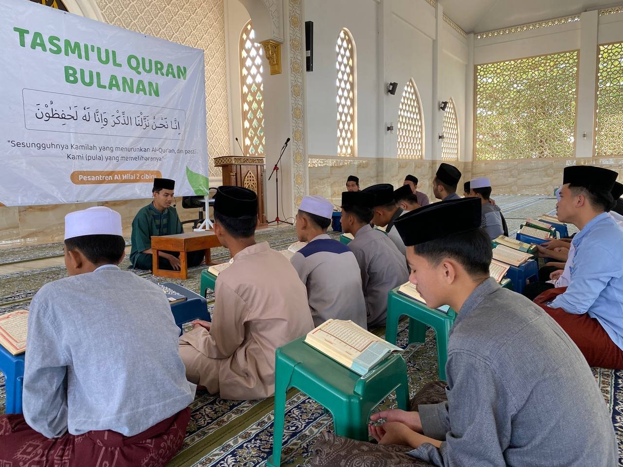 Tasmi' Al Quran Bulanan Mengisi Akhir Pekan Santri Pesantren Al Hilal 2 Cibiru