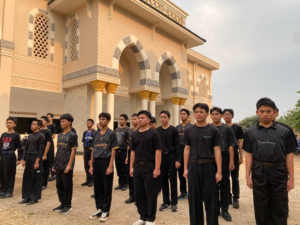 Latihan Paskibra Santri Pesantren Al Hilal Cibiru, Tanamkan Disiplin dan Pendidikan Karakter