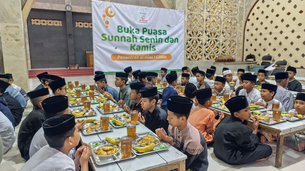 Berkat Kebaikan Para Dermawan, Santri Pesantren Al Hilal 1 Cililin Bisa Berbuka Puasa Sunnah Bersama