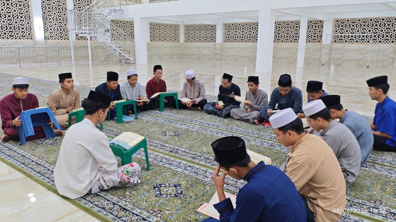Halaqah Selepas Maghrib, Santri Al Hilal 2 Cibiru Kembali Murojaah Bersama