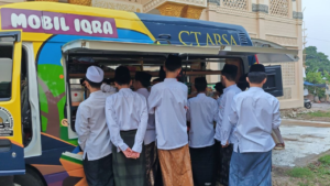 Mobil Iqra dari Masjid Trans Hadir di Pesantren Al Hilal 2 Cibiru, Ajak Santri Untuk Gemar Membaca