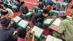 Halaqah Tahfizh, Tahsin, dan Binnazhor Awali Pagi Santri Al Hilal 1 Cililin