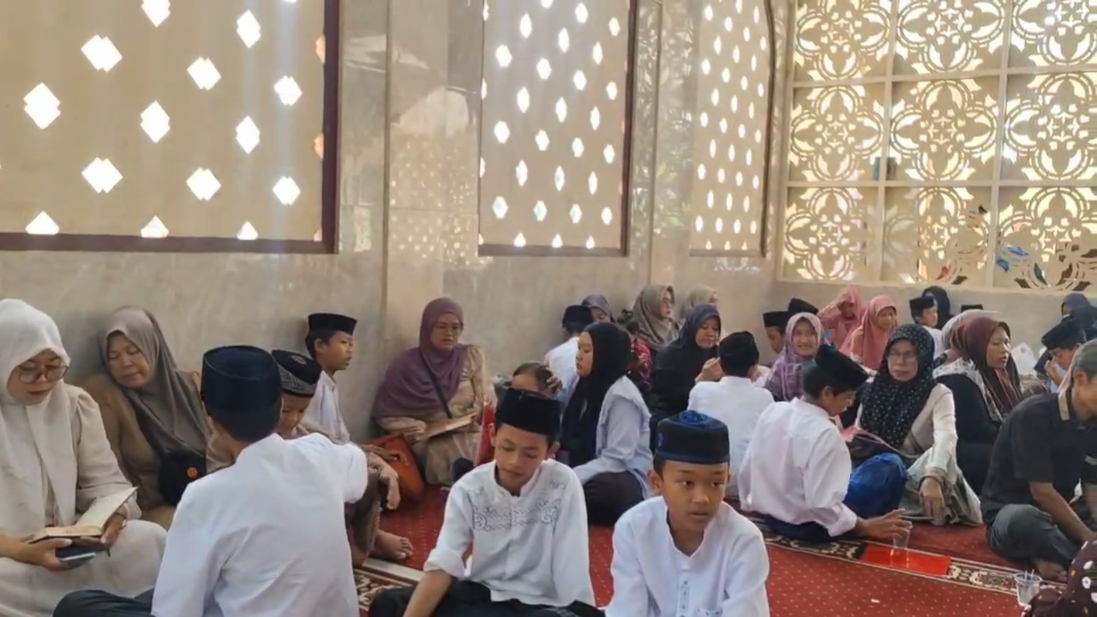 Tiga Bulan Menimba Ilmu, Wali Santri Kelas 7 Pesantren Al Hilal 1 Cililin Akhirnya Berkunjung Untuk Menjenguk