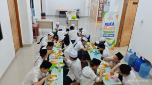 Buka Puasa Sunnah Kamis, Hadirkan Hidangan Penuh Gizi Untuk Para Santri