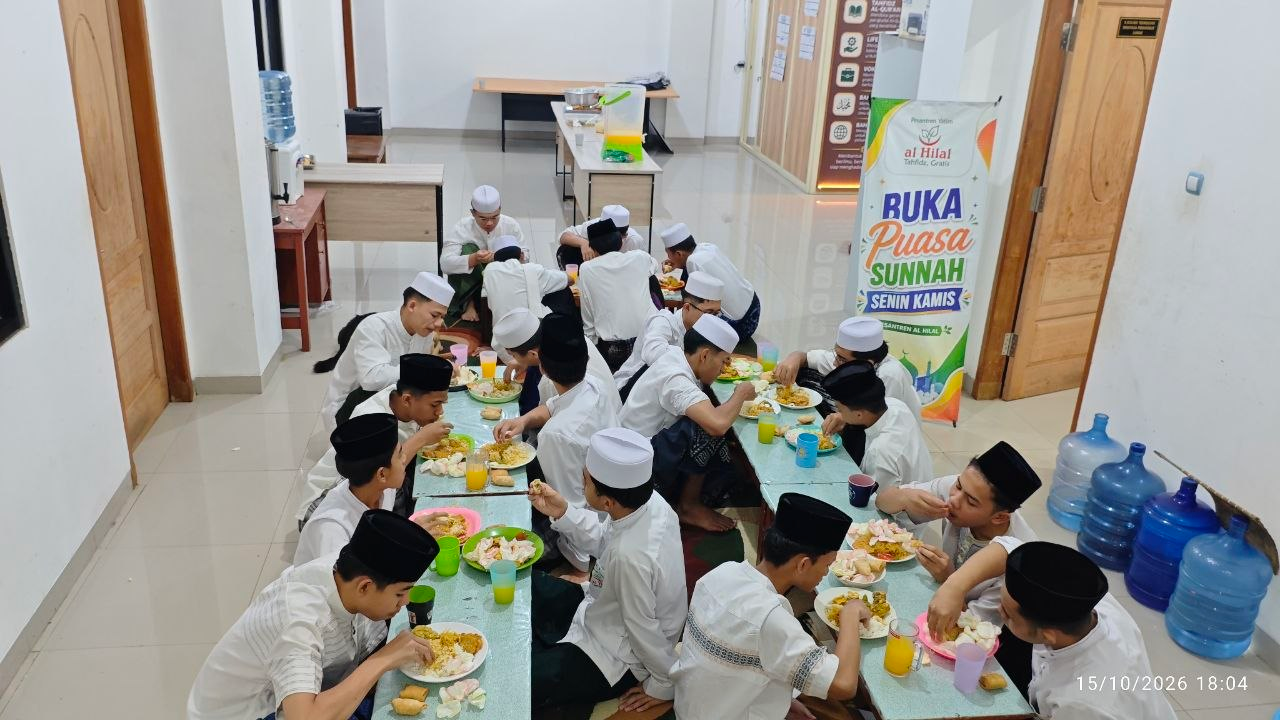 Buka Puasa Sunnah Kamis, Hadirkan Hidangan Penuh Gizi Untuk Para Santri