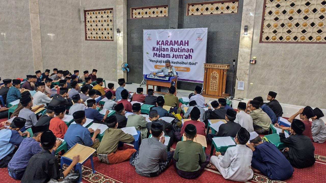 Kamis Malam Jumat di Masjid Marwah, Yasinan, Tawassulan, dan Kajian Kitab Nashoihul Ibad