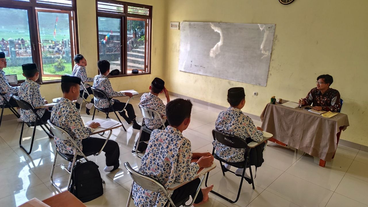 Belajar Tamrin Lughoh, Santri Kelas 10 Al Hilal 2 Cibiru Biasakan Berbahasa Arab di Lingkungan Pesantren